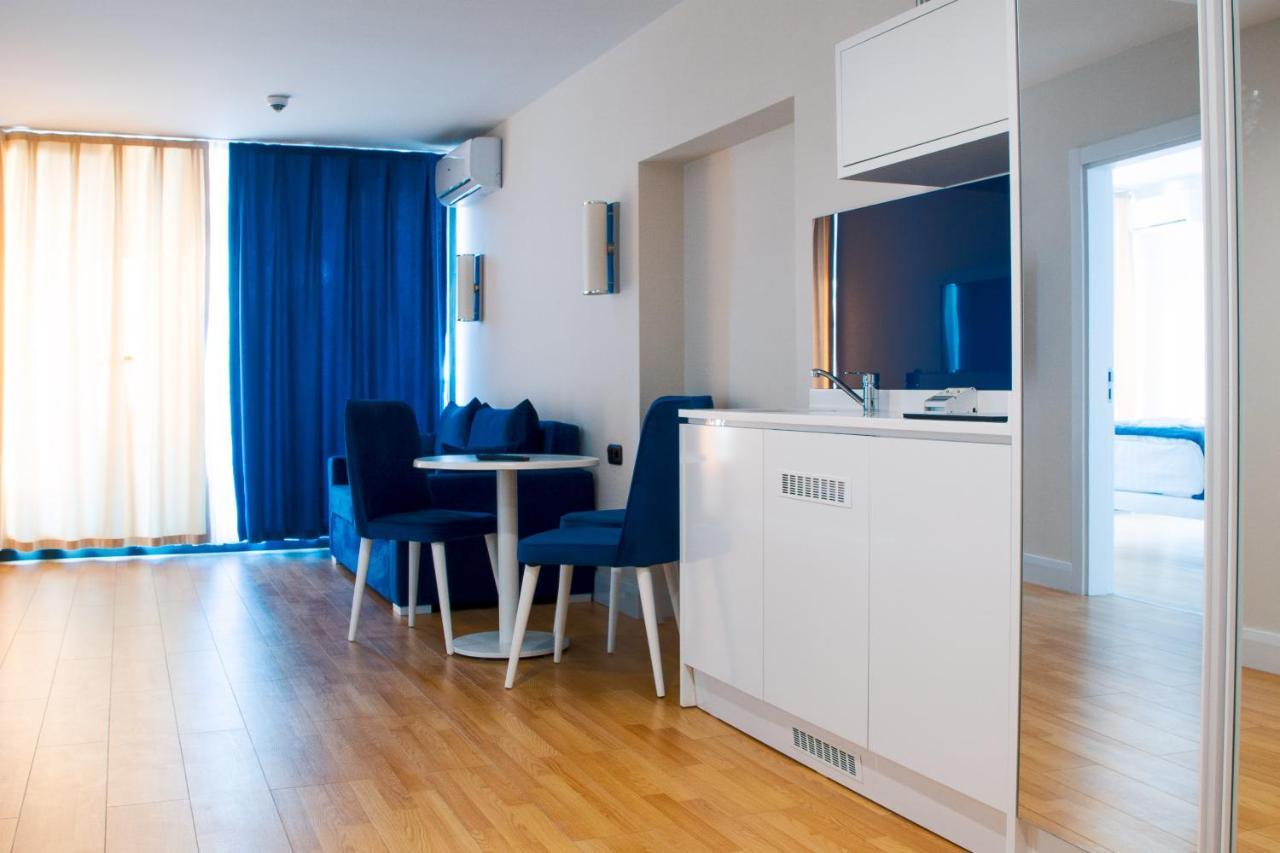 Orbi City - Aparthotel Near The Beach Batoemi Buitenkant foto