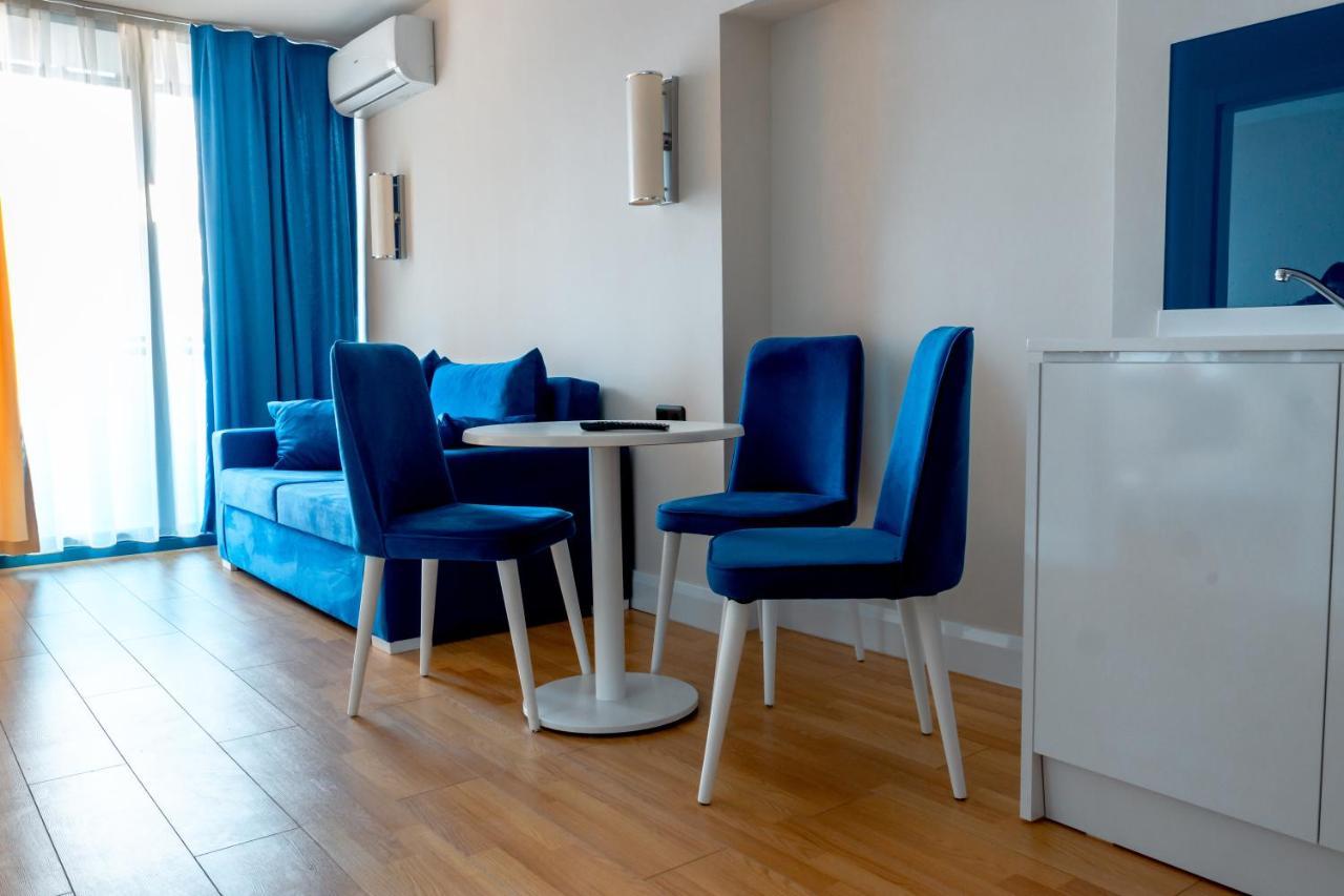 Orbi City - Aparthotel Near The Beach Batoemi Buitenkant foto